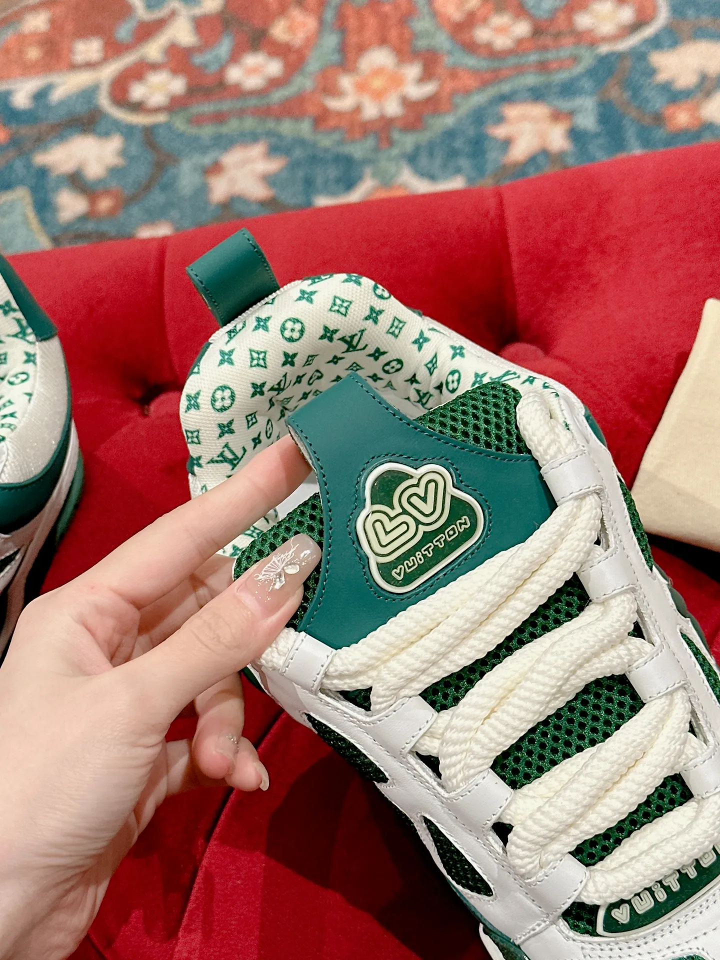 👟👟Ex-factory price 800👟👟 Louis Vuiton·Louis Vuitton🍀 🍀 LV Skate series bread shoes-skateboard shoes-basketball shoes-casual sports shoes top version🔝original purchase, development and production👍🏻[Fireworks] LV Skate has continued The View professional skateboard shoes since 2020. This style continues the fat version of the 90s. Designers added playful touches such as an open mesh tongue and exaggerated laces that pay homage to Axion, es and DC. Unlike your typical skate shoe, this LVSK8 sneaker is made from nubuck leather with TPU trim and Monogram texture. Finally, there are the logos on the heel and tongue as well as the floral pattern on the side. ☑️ Fabric: Original customized first-layer cowhide + breathable mesh ☑️ Lining: Original imported breathable mesh ☑️ Size: Female 35-40 Male 39-44 (Female 40, Male 45.46 customized, non-refundable)